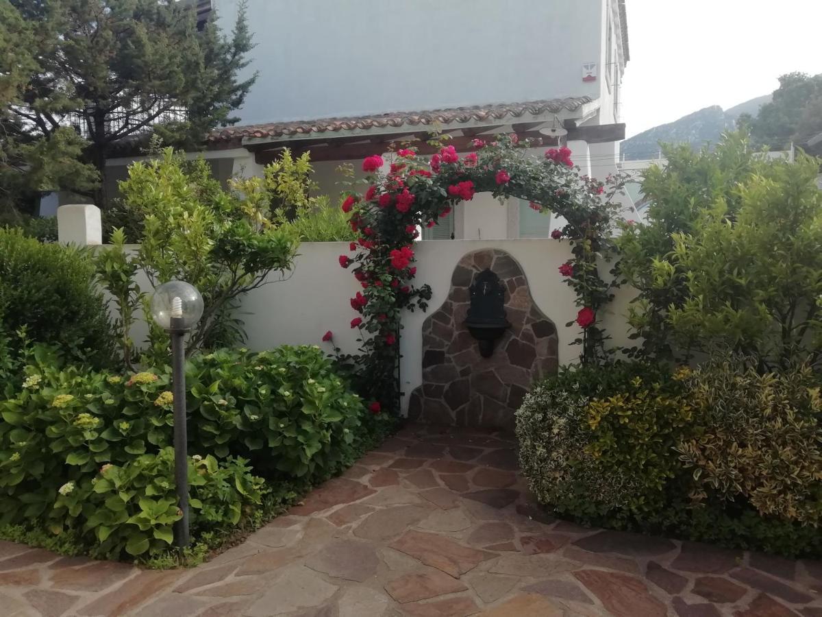 Casa Vacanze Villa Rosa Cala Gonone Exterior foto